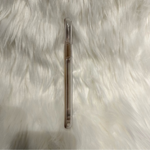 Gear4 Crystal Palace Clear Case - iPhone 11 Pro Max - Picture 4 of 5